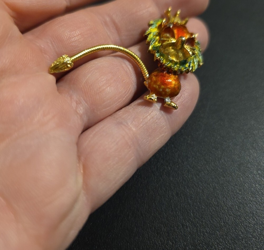 Rare Vintage Signed ART Enamel King Lion with Crown Brooch Pin - Picture 4 of 4